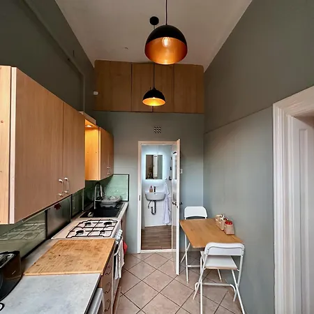 Centrally Located Near Keleti Palyaudvar شقة
